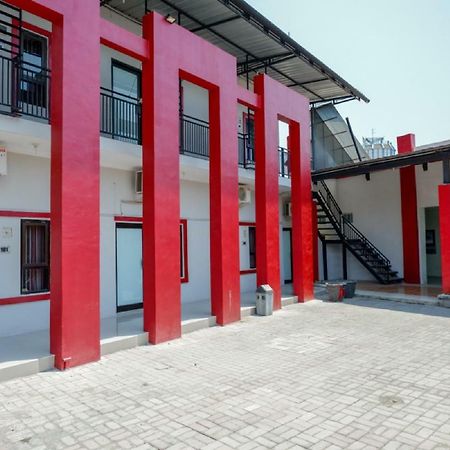 Reddoorz Syariah Near Alun Alun Tegal Hotel Ngoại thất bức ảnh
