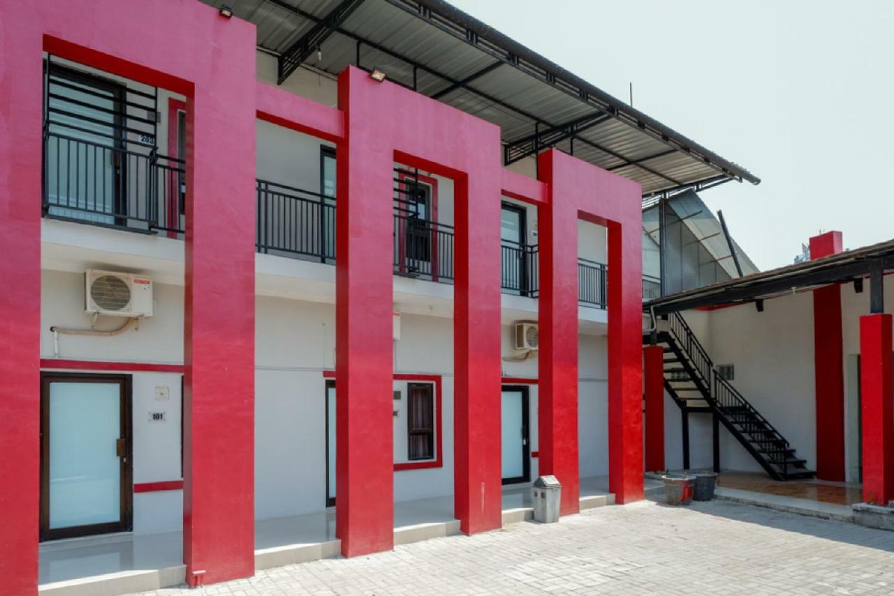 Reddoorz Syariah Near Alun Alun Tegal Hotel Ngoại thất bức ảnh