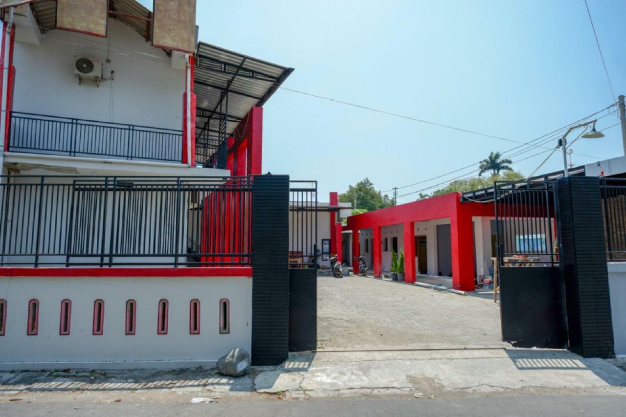 Reddoorz Syariah Near Alun Alun Tegal Hotel Ngoại thất bức ảnh