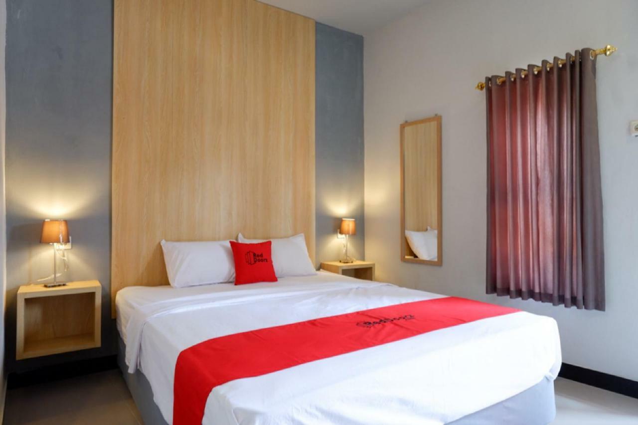 Reddoorz Syariah Near Alun Alun Tegal Hotel Ngoại thất bức ảnh