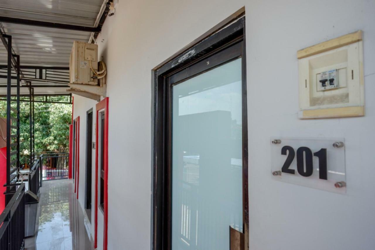 Reddoorz Syariah Near Alun Alun Tegal Hotel Ngoại thất bức ảnh