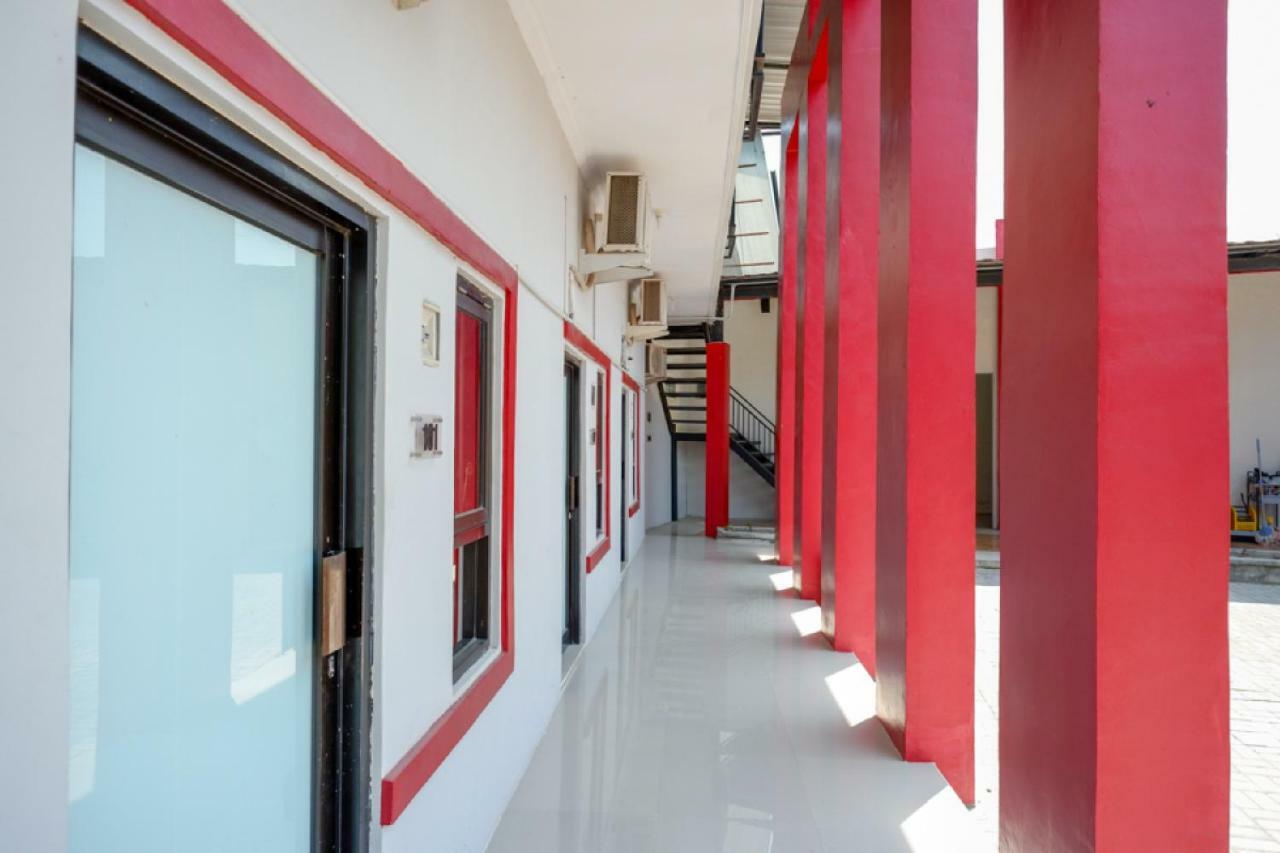 Reddoorz Syariah Near Alun Alun Tegal Hotel Ngoại thất bức ảnh