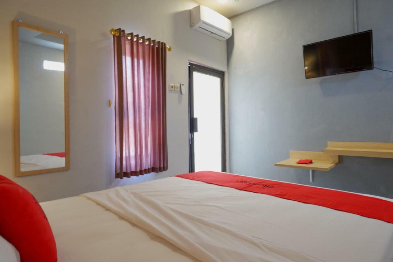Reddoorz Syariah Near Alun Alun Tegal Hotel Ngoại thất bức ảnh