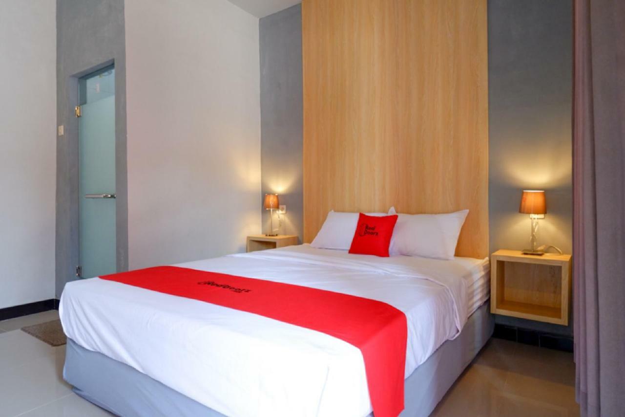 Reddoorz Syariah Near Alun Alun Tegal Hotel Ngoại thất bức ảnh